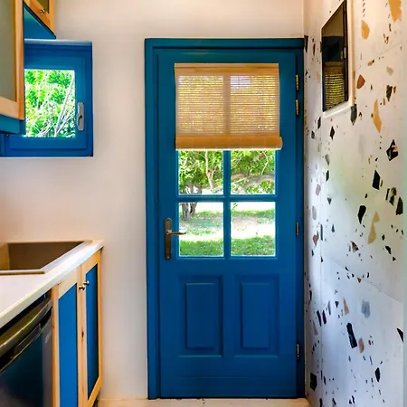 Phlea Farm Apartment